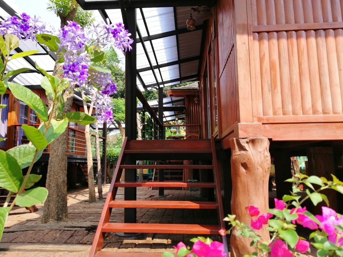 Wood House Pattaya Hotel Ngoại thất bức ảnh