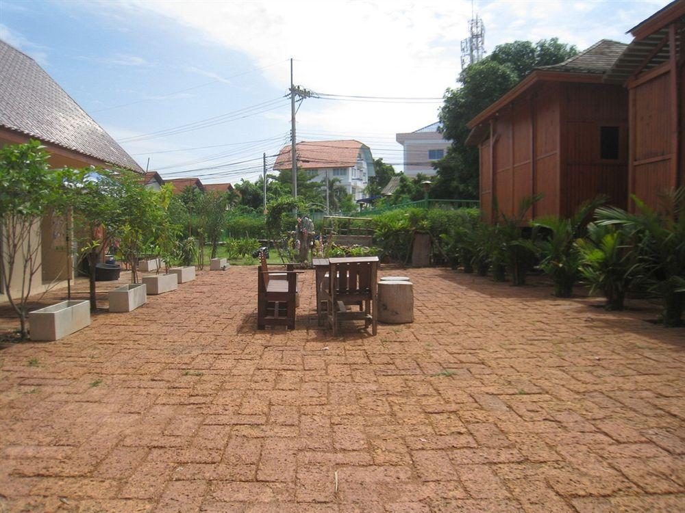 Wood House Pattaya Hotel Ngoại thất bức ảnh